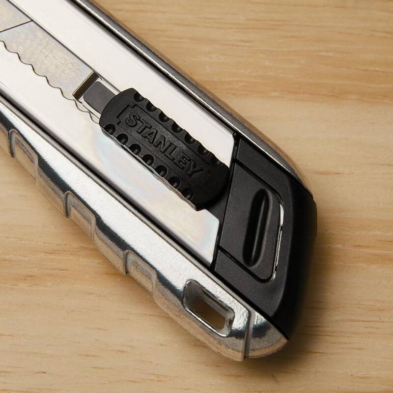 Stanley 25 mm Xtreme Snap-Off Knife - 10-817
