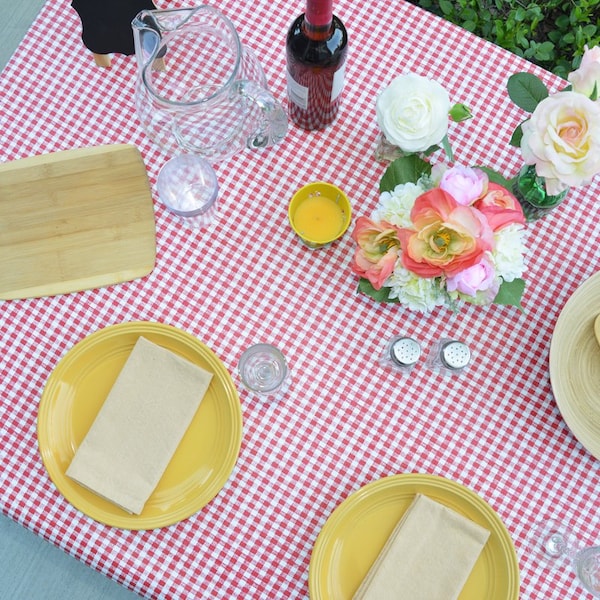 Magic Cover Magic Cover Red/White Checkered Vinyl Disposable Tablecloth 90 in. L X 52 in. W - TBL-MC568-36