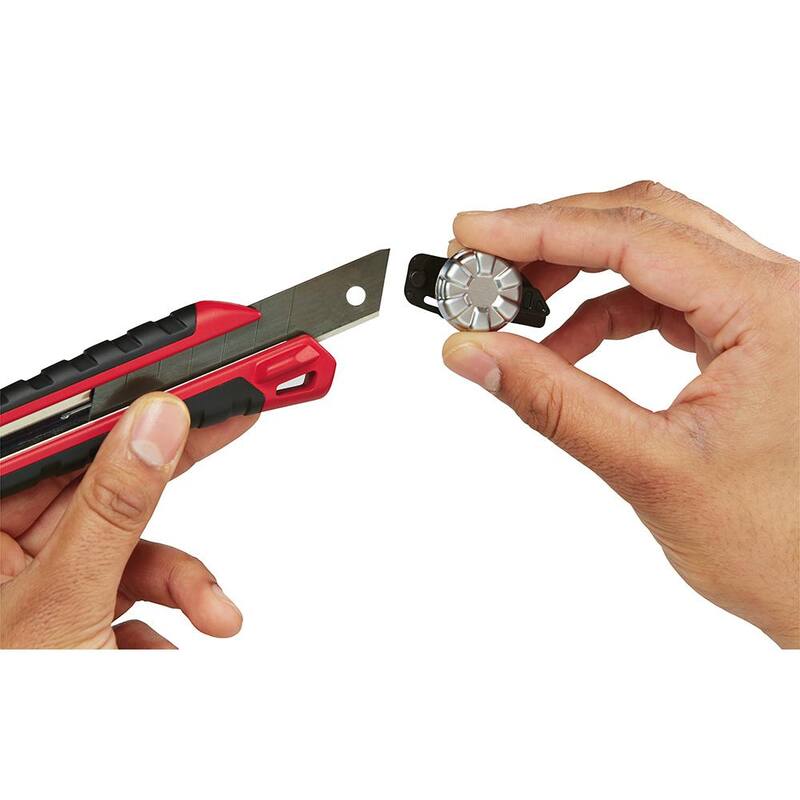 Milwaukee 18 mm Snap-Off Knife with Metal Lock and Precision Cut Blade - 48-22-1961
