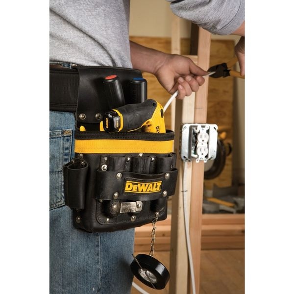 Dewalt Cordless Screwdriver Kit, 1/4 in Hex Drive, 430 RPM Free Speed, (2) 1 Ah, 8V DC, Pivot, 8V Max - DCF680N2