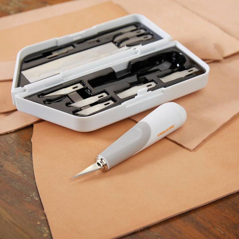 Fiskars Heavy-duty Utility Knife Set with 11 Blades - 165190-1006