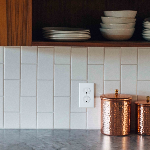Faith Duplex Receptacle Outlet, Non-Tamper-Resistant 3-Prong, 3-Wire, Self-Ground, 15A 125V, White, 10PK - SSRE2-WH-10