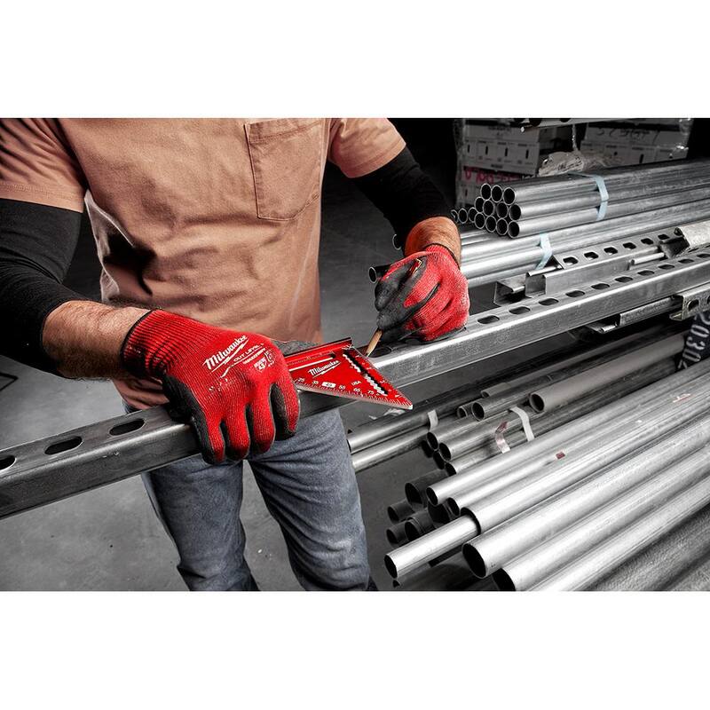 Milwaukee 7 in. Magnetic Rafter Square with 4-1/2 in. Trim Square - MLSQM070-MLSQ040