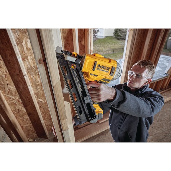 Dewalt 20V MAX* Cordless 30 degree Paper Collated Framing Nailer - DCN692B