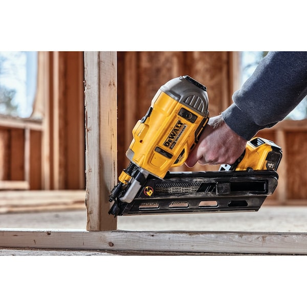 Dewalt 20V MAX* Cordless 30 degree Paper Collated Framing Nailer - DCN692B