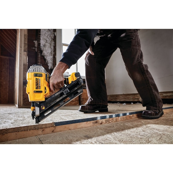 Dewalt 20V MAX* Cordless 30 degree Paper Collated Framing Nailer - DCN692B