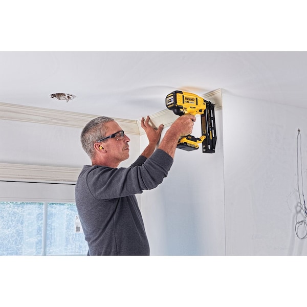 Dewalt 20V MAX* XR 16 GA Cordless Straight Finish Nailer (Tool Only) - DCN662B