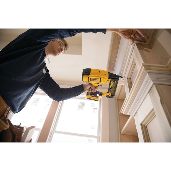 Dewalt 20V MAX* XR(R) 18 GA Cordless Brad Nailer Kit - DCN680D1