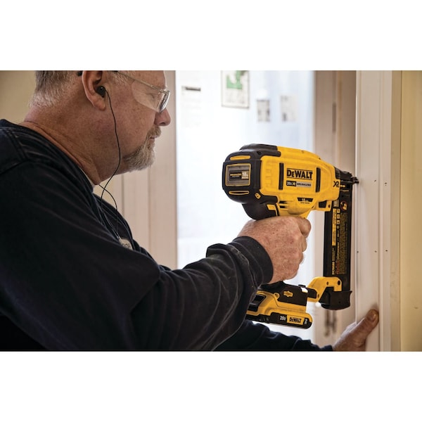 Dewalt 20V MAX* XR(R) 18 GA Cordless Brad Nailer (Tool Only) - DCN680B