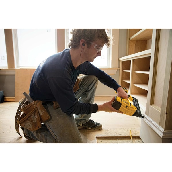 Dewalt 20V MAX* XR(R) 18 GA Cordless Brad Nailer (Tool Only) - DCN680B
