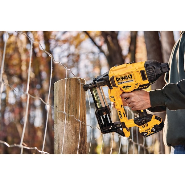 Dewalt 20V MAX* XR 9 GA Cordless Fencing Stapler (Tool only) - DCFS950B