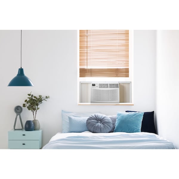 Amana 12,000 BTU 115V Window-Mounted Air Conditioner with Remote Control - AMAP121CW