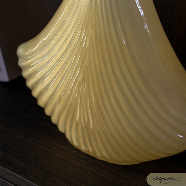 Uniquewise Unique 20-Inch Decanter-Inspired Glass Vase - Ideal Centerpiece for Entryway Tables, Dining - QI004734.L
