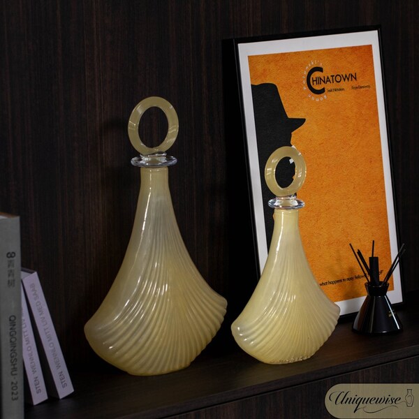 Uniquewise Unique 20-Inch Decanter-Inspired Glass Vase - Ideal Centerpiece for Entryway Tables, Dining - QI004734.L