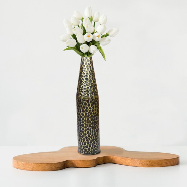 Uniquewise Hammered Metal Decorative Centerpiece Flower Table Vase Two Tone Black and Gold 20 Inch - QI004130.L