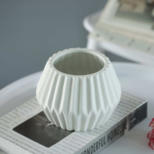 Uniquewise Contemporary White Ceramic Unique Geometric Shaped Table Vase Flower Holder - QI004370.LN
