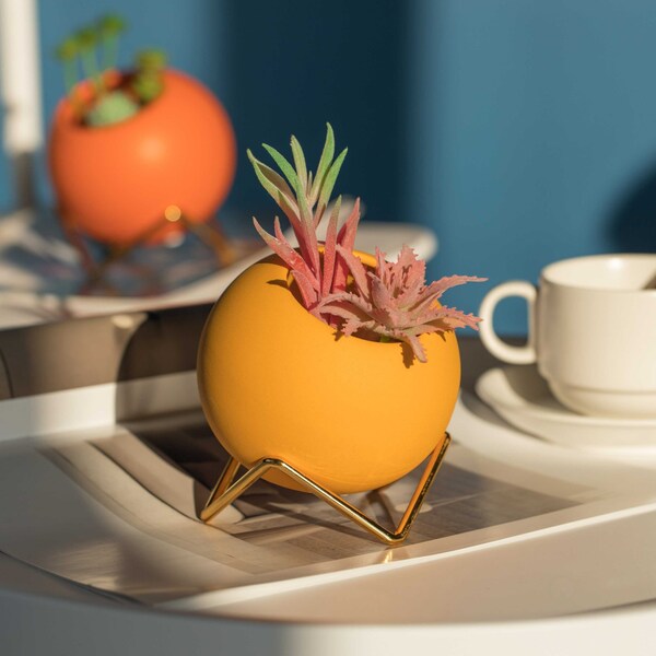 Uniquewise Small Ceramic Flower Vase for Living Room, Home Office Table, Dining Room, and Entryway Decor - - QI004344.2