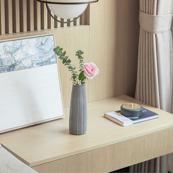 Uniquewise Decorative Modern Round Table Centerpiece Flower Vase with Gray Striped Design, 9 Inch - QI004175.S