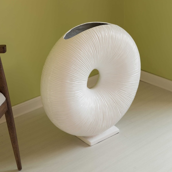 Uniquewise White Modern Round Flat Doughnut Hole Vase - QI004001.WT