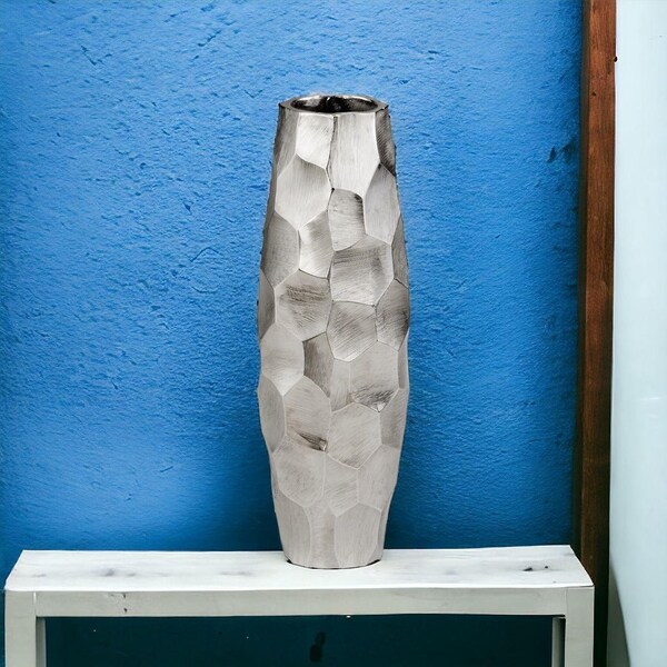Homeroots HomeRoots 354637 4 x 4 x 14 in. Rough Silver Facetado Barrel Vase - 354637