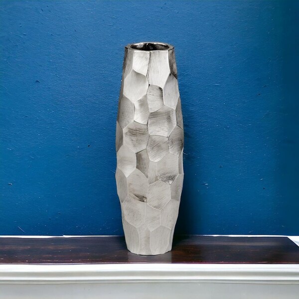 Homeroots HomeRoots 354637 4 x 4 x 14 in. Rough Silver Facetado Barrel Vase - 354637