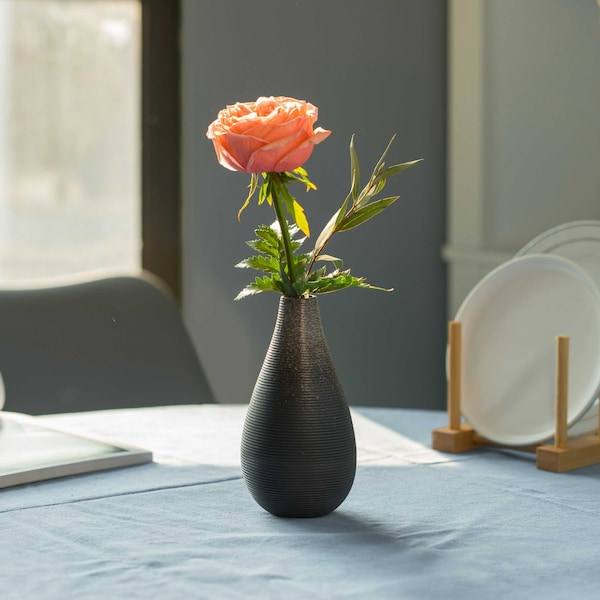 Uniquewise 6 Inch Modern Decorative Ceramic Table Vase Ripped Design Tear Drop Shape Flower Holder, Black - QI004357
