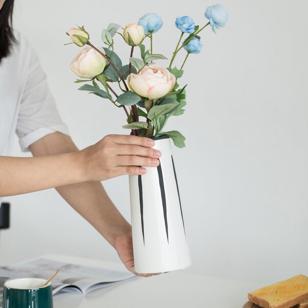 Fabulaxe 9.5 H Ceramic Modern Painted Brushstrokes Tapered Flower Table Vase, Black and White - QI004060.L
