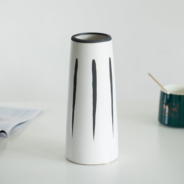 Fabulaxe 9.5 H Ceramic Modern Painted Brushstrokes Tapered Flower Table Vase, Black and White - QI004060.L