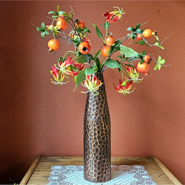 Uniquewise Hammered Metal Decorative Centerpiece Flower Table Vase Two Tone Black and Copper 18 Inch - QI004130.S