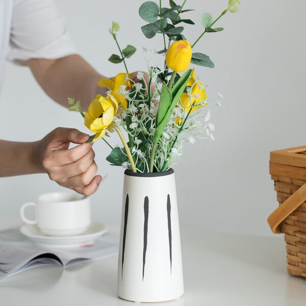Fabulaxe 7 H Ceramic Modern Painted Brushstrokes Tapered Flower Table Vase, Black and White - QI004060.M