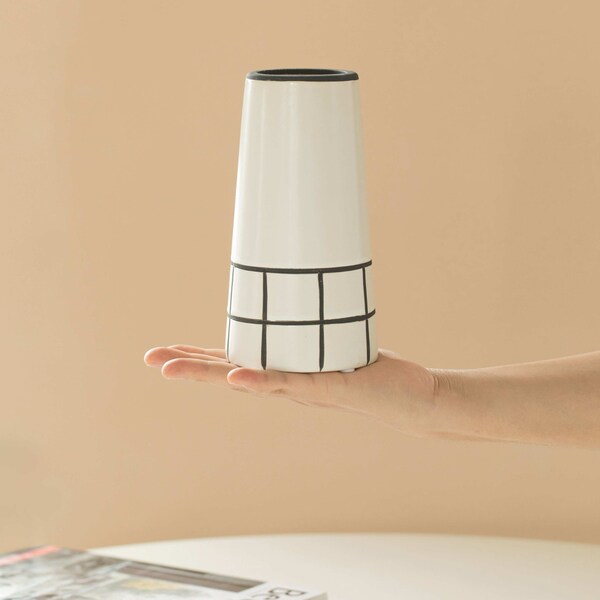 Fabulaxe 7 H Ceramic Modern Painted Grid Tapered Flower Table Vase, Black and White - QI004059.M