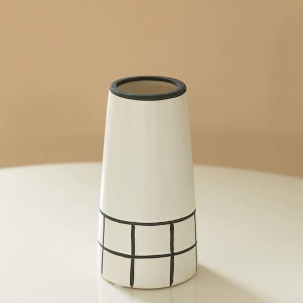 Fabulaxe 7 H Ceramic Modern Painted Grid Tapered Flower Table Vase, Black and White - QI004059.M