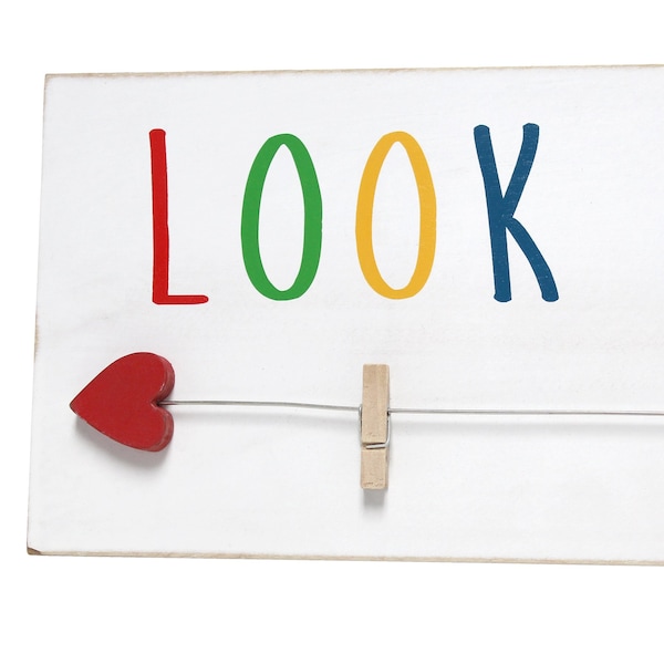 Elegant Designs Hanging 4 Photo Frame with Clips Hearted Arrow and Look What I Made in Rainbow Text, White Wash - HG2038-WRM