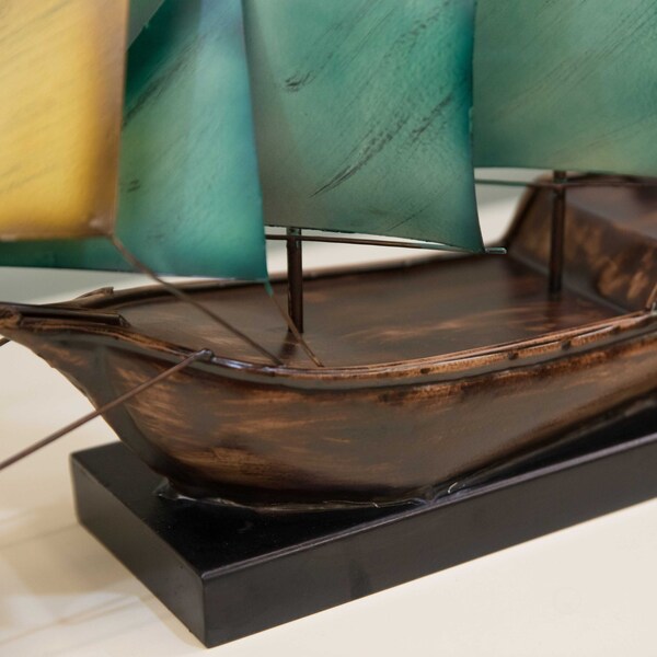 Vintiquewise Nautical Home Decor Metal Sailboat Centerpiece Ship Decor Desktop Decoration, Color - QI004320-C