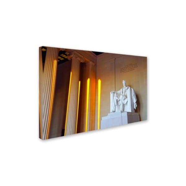 Trademark Fine Art CATeyes 'Lincoln Memorial' Canvas Art, 30x47 - MZ00416-C3047GG