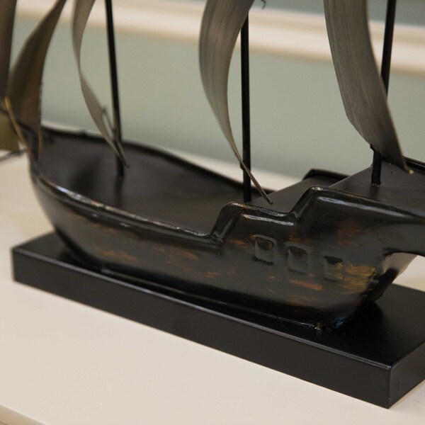 Vintiquewise Nautical Home Decor Metal Sailboat Centerpiece Ship Decor Desktop Decoration, Natural - QI004320-N