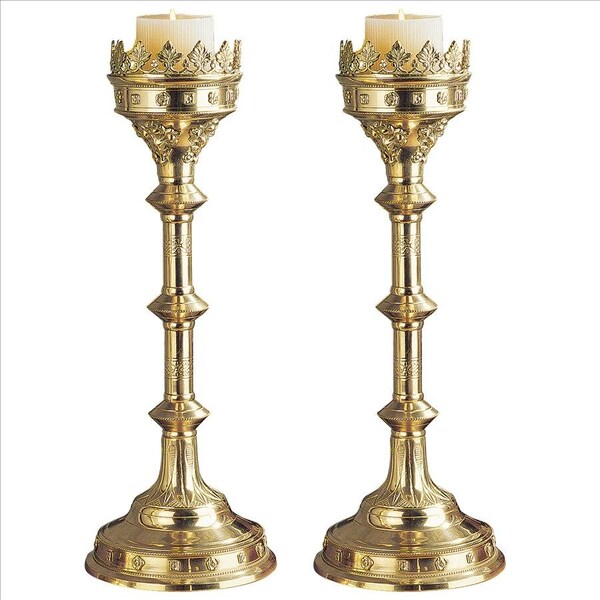 Design Toscano Chartres Cathedral Gothic Candlesticks: Set of Two Grande - TE91038