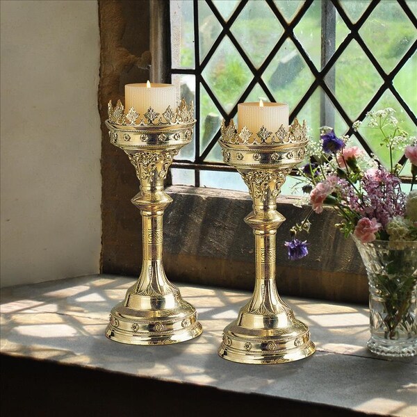 Design Toscano Chartres Cathedral Gothic Candlesticks: Set of Two Estate - TV999798