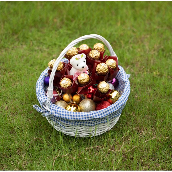 Wickerwise White Round Willow Gift Basket with Blue and White Gingham Liner and Sturdy Foldable Handles, Small - QI004620.BL.S
