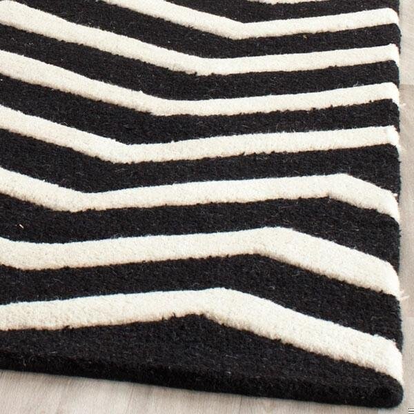 Safavieh Cambridge Hand Tufted Rectangle RugBlack & Ivory 4 x 6 ft. - CAM714K-4