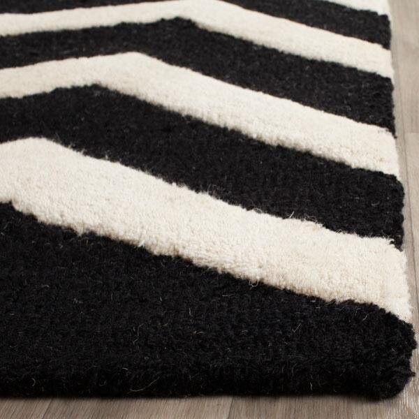 Safavieh Cambridge Hand Tufted Rectangle RugBlack & Ivory 4 x 6 ft. - CAM714K-4