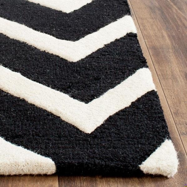Safavieh Cambridge Hand Tufted Rectangle RugBlack & Ivory 4 x 6 ft. - CAM714K-4