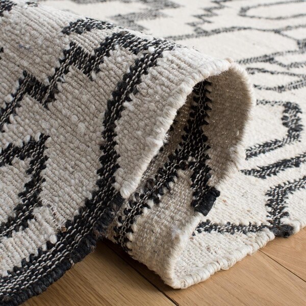 Safavieh 6 x 6 ft. Natural Fiber Contemporary Round Area Rug; Ivory & Black - NFB750A-6R