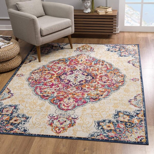 Homeroots 4 x 6 ft. Cream Decorative Medallion Area Rug - 393003