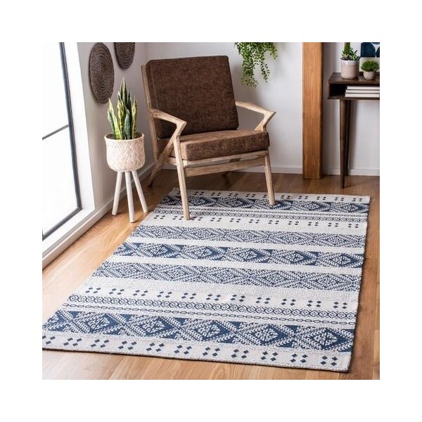 Safavieh 4 x 6 ft. Augustine 400 Rectangle Power Loomed RugNavy & Creme - AGT445N-4