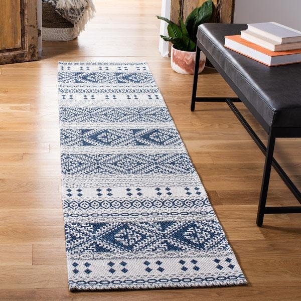 Safavieh 4 x 6 ft. Augustine 400 Rectangle Power Loomed RugNavy & Creme - AGT445N-4