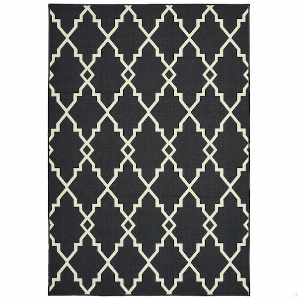 Homeroots 4 x 6 ft. Black & Ivory Trellis Indoor & Outdoor Area Rug - 389532