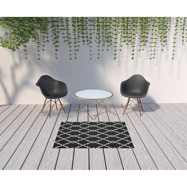 Homeroots 4 x 6 ft. Black & Ivory Trellis Indoor & Outdoor Area Rug - 389532