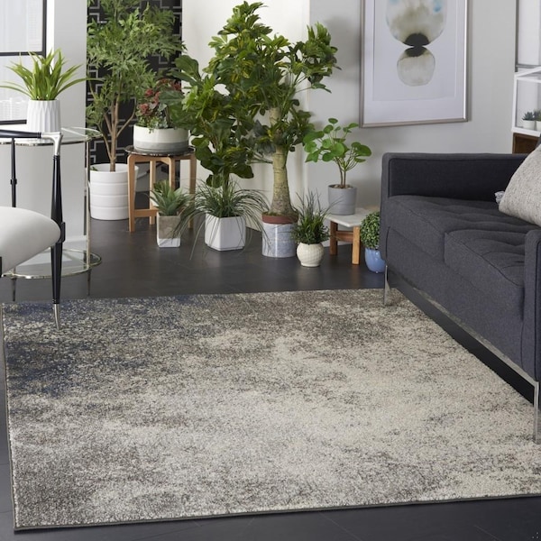 Homeroots 4 x 6 ft. Charcoal & Ivory Abstract Area Rug - 385292