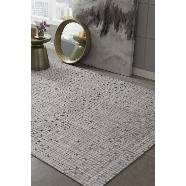 Homeroots 26 x 83 in. Grey Polyester Rug - 374793